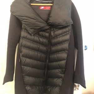 Woman’s Nike down jacket M runs roomy